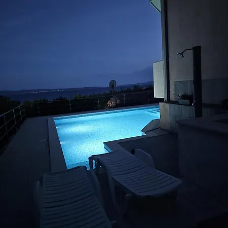 Apartment Sea View Haven With Swimming Pool Split